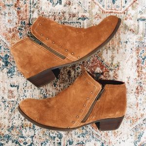 Minnetonka Brie Boot Size 9